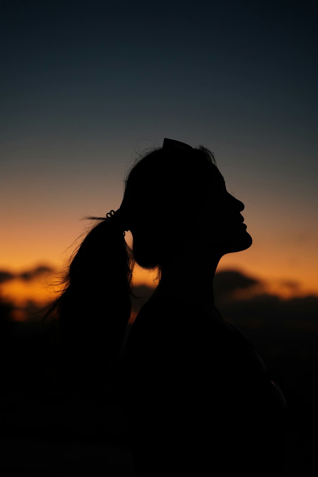 《那一场呼啸而过的芳华》预告海报双发 “喜爱你就要耍女流氓”成芳华宣言